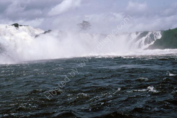 Water Falls, El Parque Cachamay, Puerto Ordaz